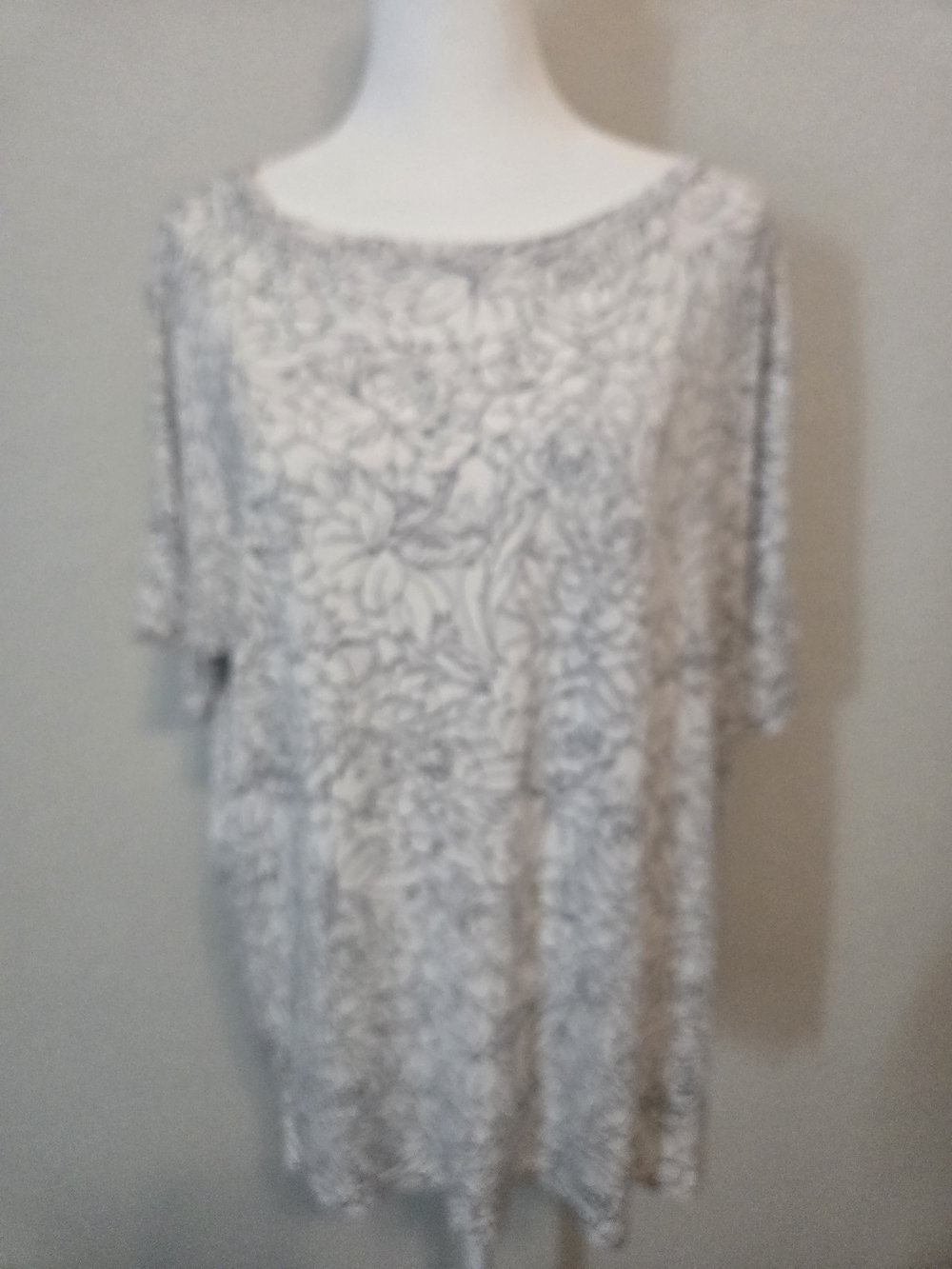 Banana Republic Floral White Gray Knit Pullover Round Neck Stretch Top Women’s L